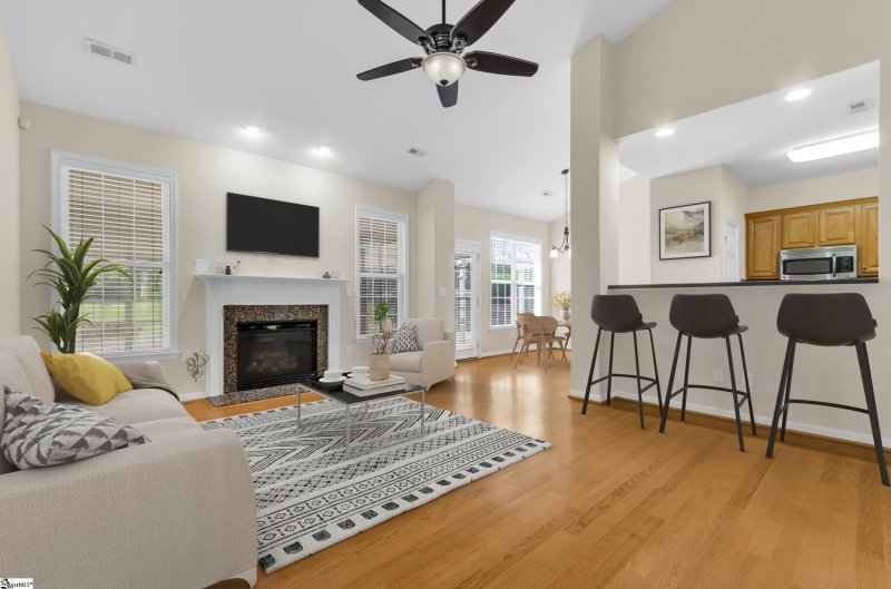 Property image 3 of 7 Wild Thorn Lane in Shadow Moss, Greenville, SC 29615