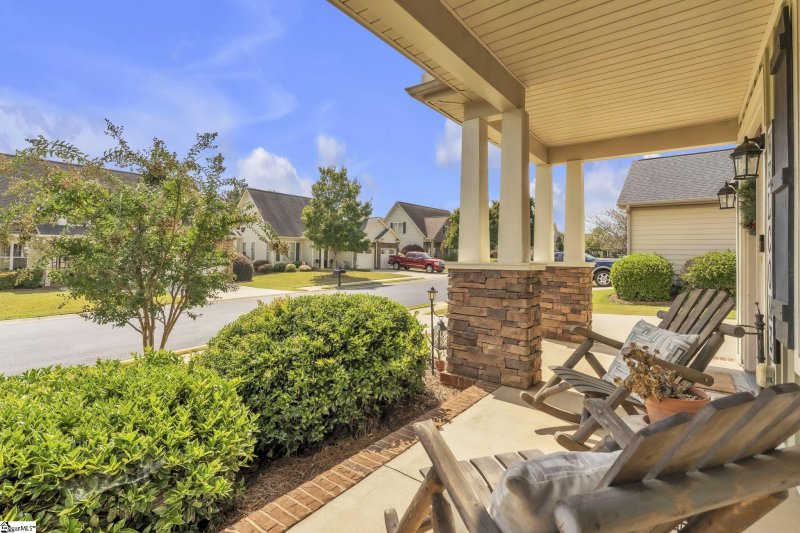 Property image 4 of 121 Belle Oaks Drive in Cottages at Harrison Bridge, Simpsonville, SC 29680