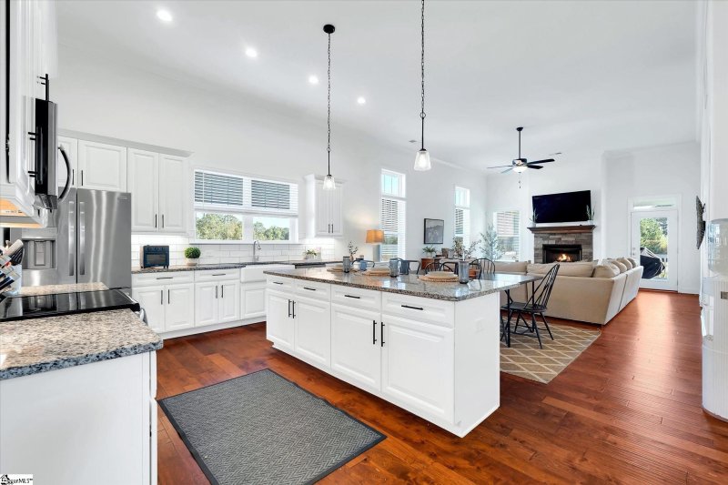 Property image 2 of 202 Montview Circle in Stone Park, Travelers Rest, SC 29617