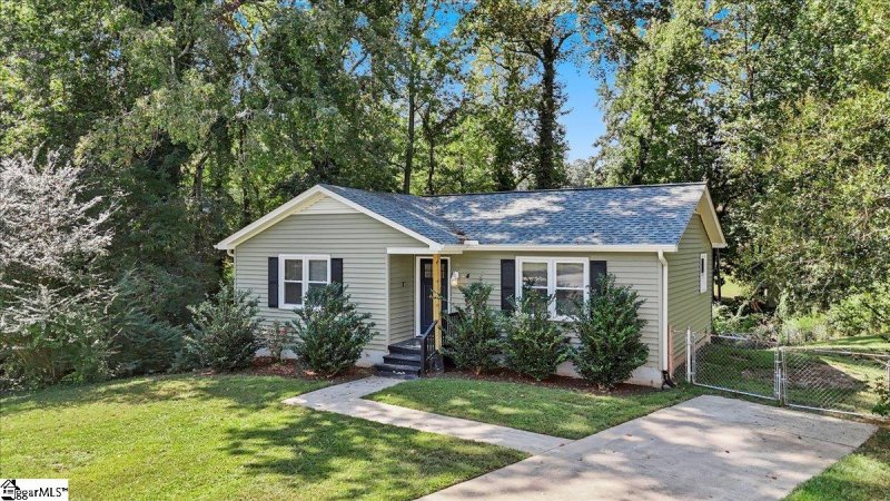 Property image 3 of 4 Cloverdale Court in Bellingham, Simpsonville, SC 29681