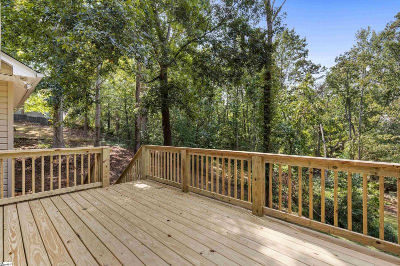 Property image 3 of 225 Clear Lake Drive in Standing Springs Estates, Simpsonville, SC 29680