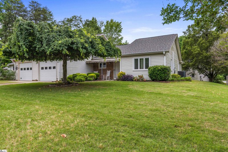 Property image 3 of 213 Creek Forest Drive in Rolling Green Village, Greenville, SC 29615
