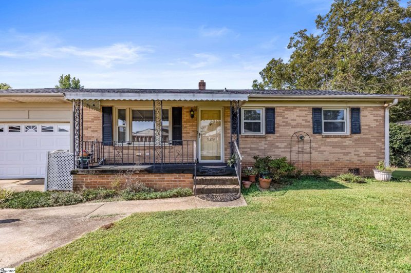Property image 3 of 129 Monaview Circle in Monaghan, Greenville, SC 29617