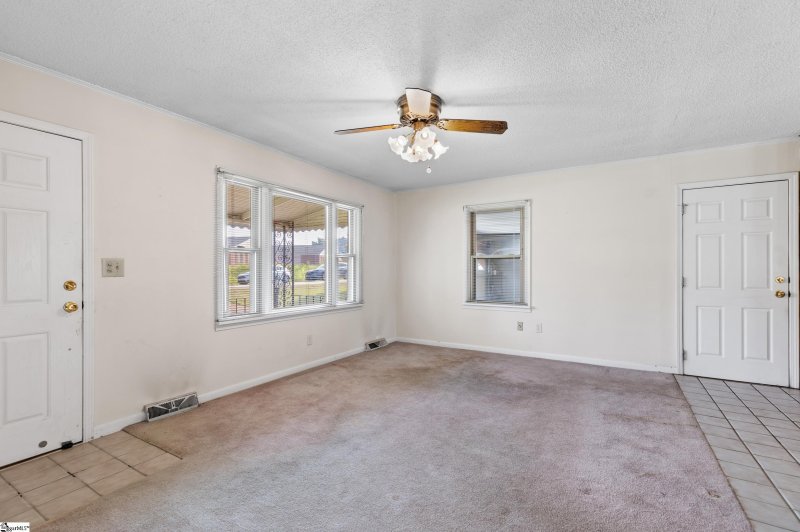 Property image 5 of 129 Monaview Circle in Monaghan, Greenville, SC 29617