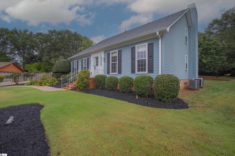 Property image 3 of 108 Berrywood Court in Sugar Creek, Greer, SC 29650
