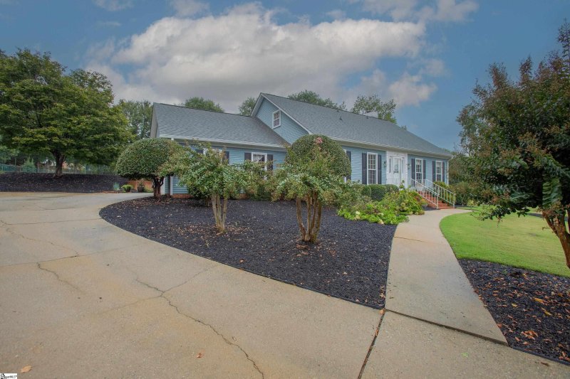 Property image 4 of 108 Berrywood Court in Sugar Creek, Greer, SC 29650