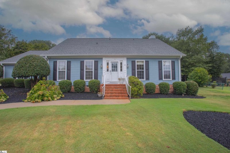 Property image 5 of 108 Berrywood Court in Sugar Creek, Greer, SC 29650