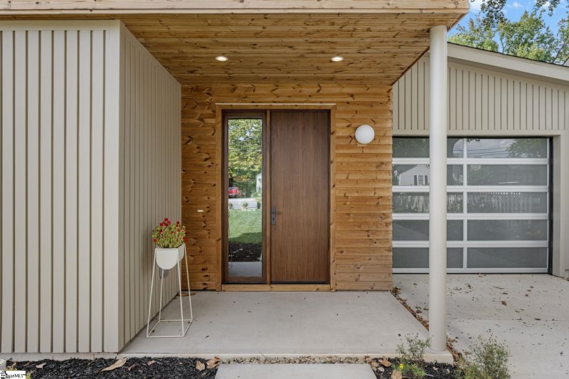 Property image 5 of 439 Summit Drive in North Main, Greenville, SC 29609