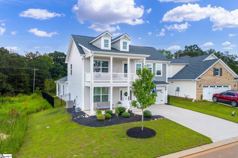Property image 3 of 112 Woodcross Drive in Heritage Crossing, Simpsonville, SC 29681