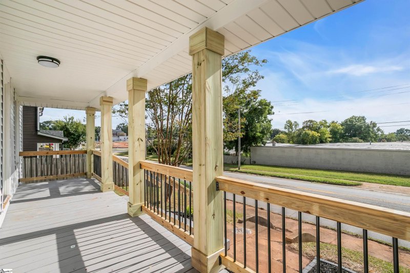 Property image 2 of 1512 Buncombe Road in Poe Mill, Greenville, SC 29609