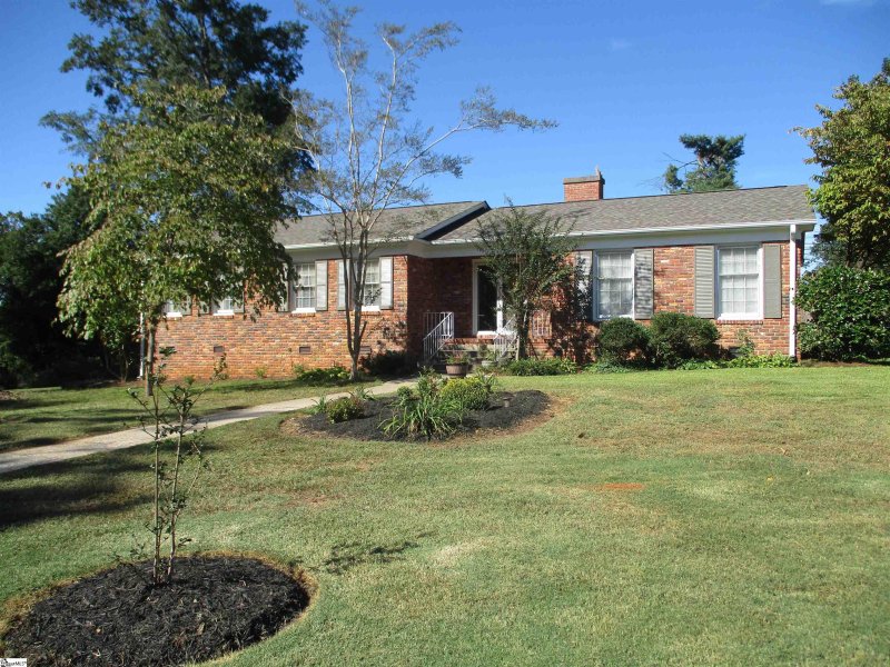 Property image 3 of 408 Greenbriar Lane in Stonewall Woods, Anderson, SC 29621