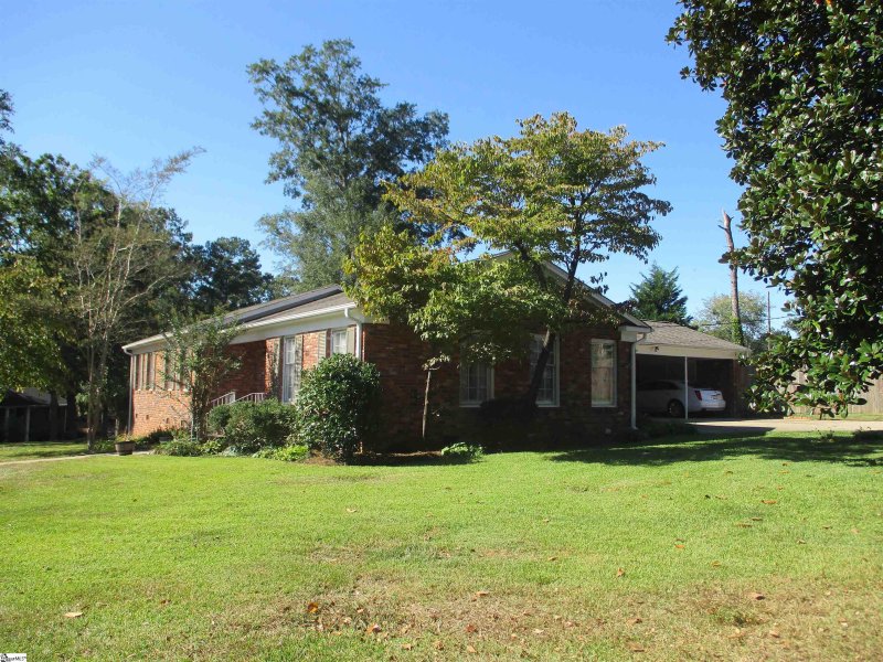 Property image 4 of 408 Greenbriar Lane in Stonewall Woods, Anderson, SC 29621