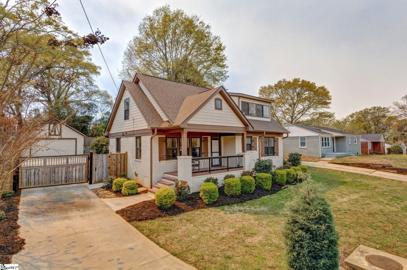 Property image 2 of 222 Keith Drive in Overbrook, Greenville, SC 29607