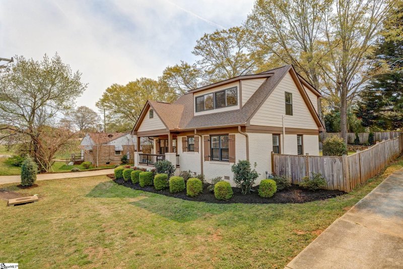 Property image 3 of 222 Keith Drive in Overbrook, Greenville, SC 29607