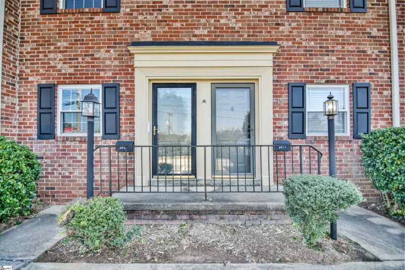 Yorktown Condos, Greenville Community