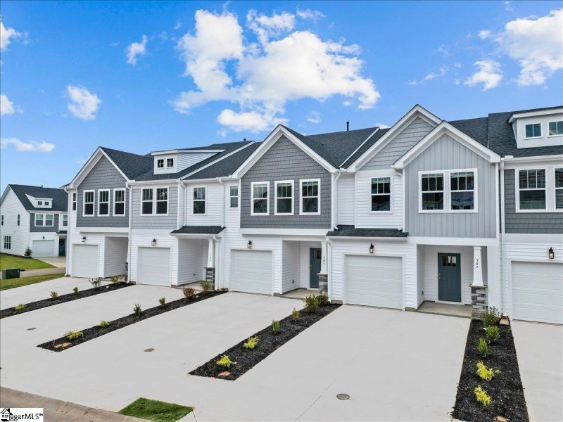 Property image 2 of 505 Harebell Way in Hickory Heights, Greenville, SC 29617