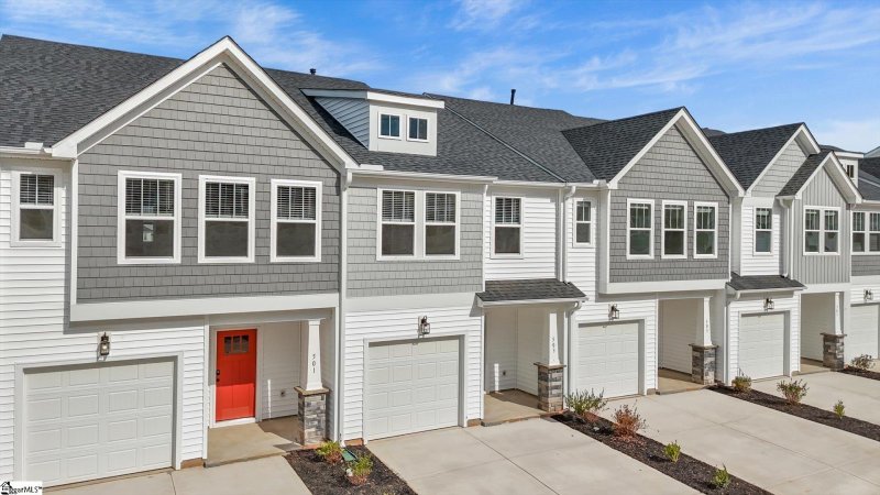 Property image 2 of 503 Harebell Way in Hickory Heights, Greenville, SC 29617