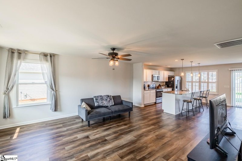 Property image 4 of 605 Whittier Street in Harrington, Greenville, SC 29605