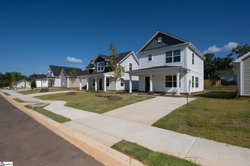 Property image 2 of 6 Thorndike Way in Lakeview at Berea, Greenville, SC 29617