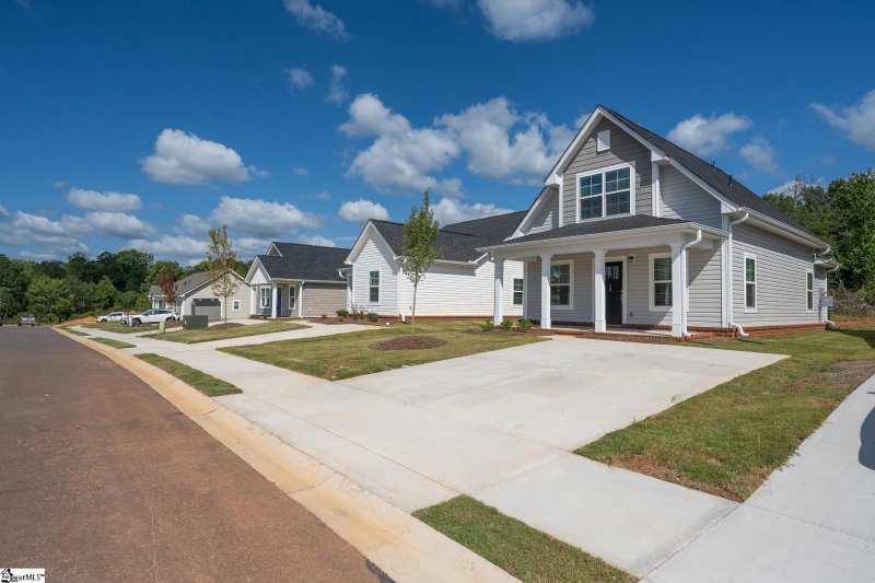 Property image 2 of 12 Thorndike Way in Lakeview at Berea, Greenville, SC 29617