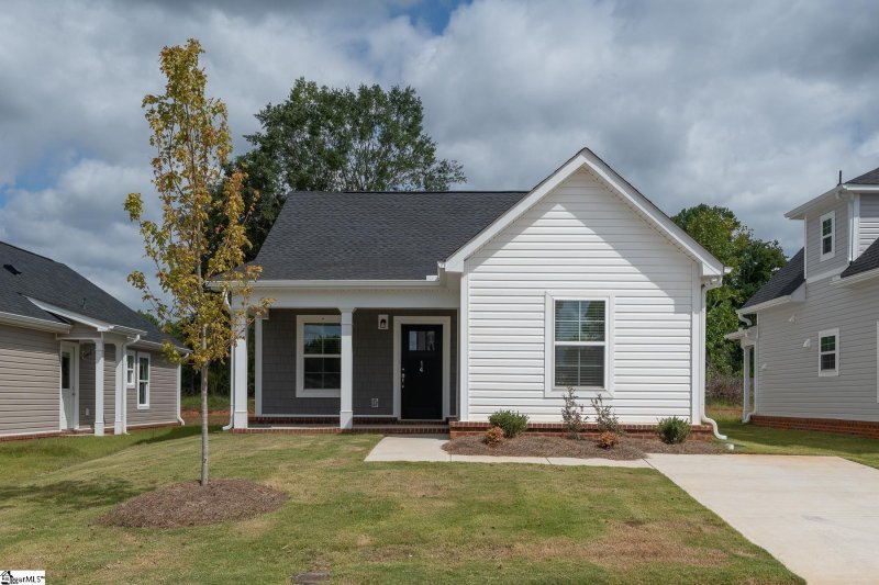 Property image 2 of 14 Thorndike Way in Lakeview at Berea, Greenville, SC 29617