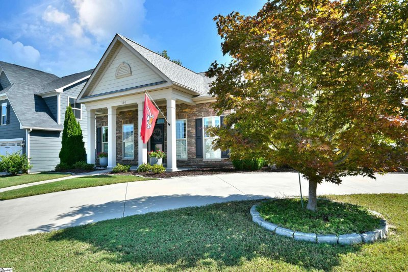 Property image 2 of 200 Limberlock Way in Briar Oak, Simpsonville, SC 29681
