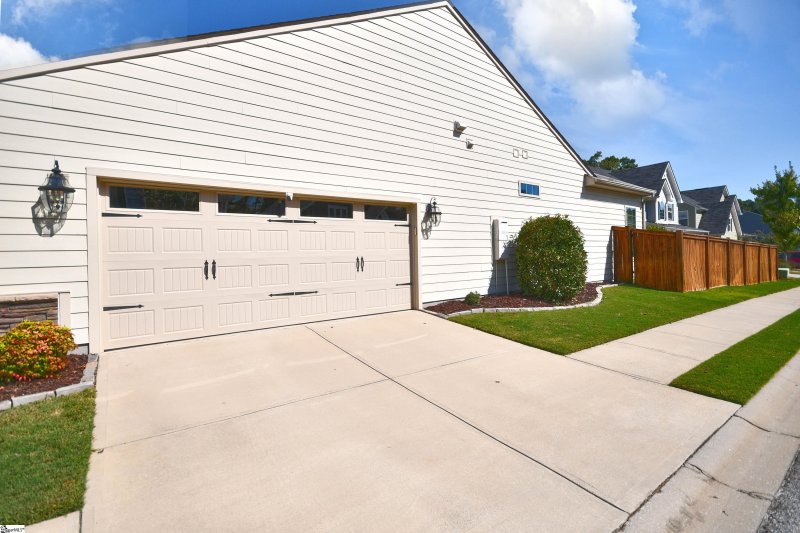 Property image 4 of 200 Limberlock Way in Briar Oak, Simpsonville, SC 29681