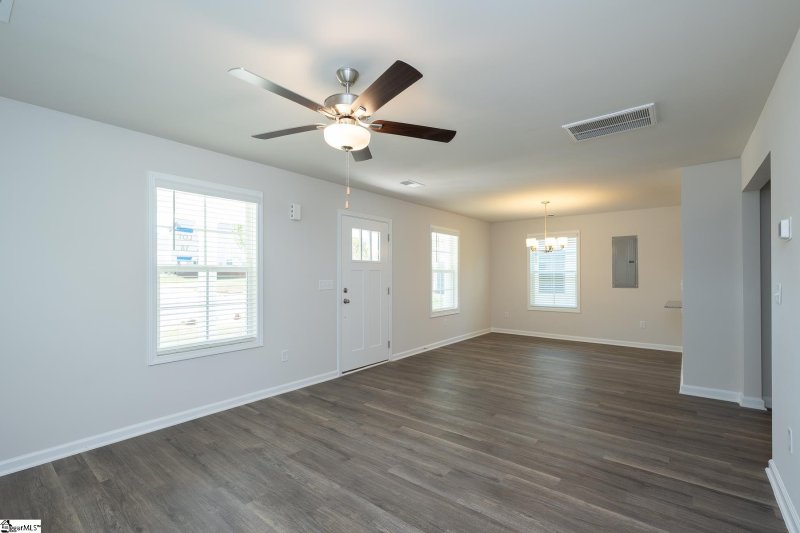 Property image 3 of 220 Waltham Court in Lakeview at Berea, Greenville, SC 29617