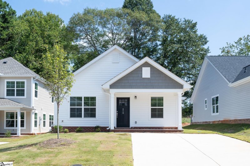 212 Waltham Court
