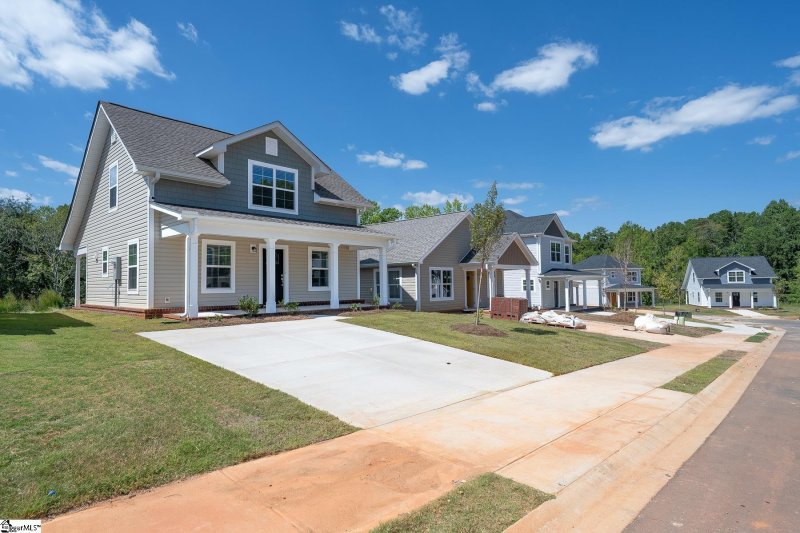 Property image 2 of 209 Waltham Court in Lakeview at Berea, Greenville, SC 29617