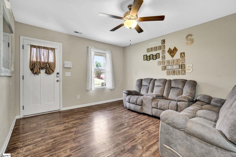 Property image 2 at 422 Mount Hood Drive, Inman, SC 29349