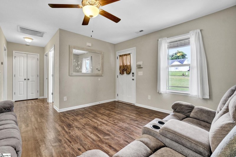 Property image 3 at 422 Mount Hood Drive, Inman, SC 29349