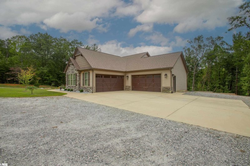 Property image 2 of 1061 Hidden Glory Drive in Hidden Hills of Glassy Mountain, Landrum, SC 29356