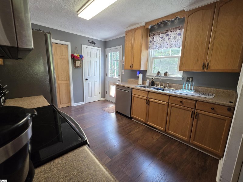 Property image 3 of 318 Country Glen Lane in Country Glen, Pelzer, SC 29669