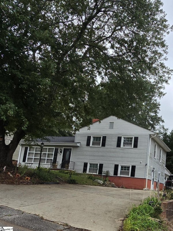 Property image 2 of 202 W Dorchester Boulevard in Belle Meade, Greenville, SC 29605