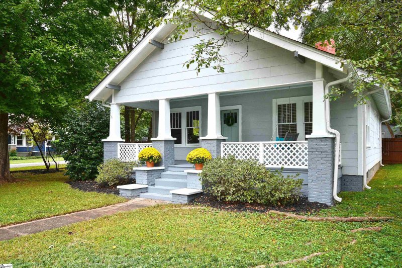 Property image 2 at 8 N Franklin Road, Greenville, SC 29609