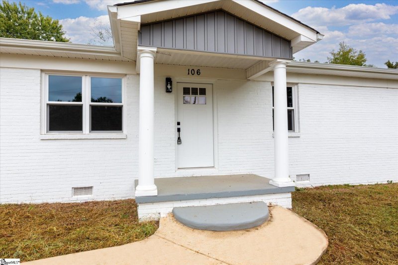 Property image 2 of 106 Alpha Drive in Kennedy Park, Greenville, SC 29605