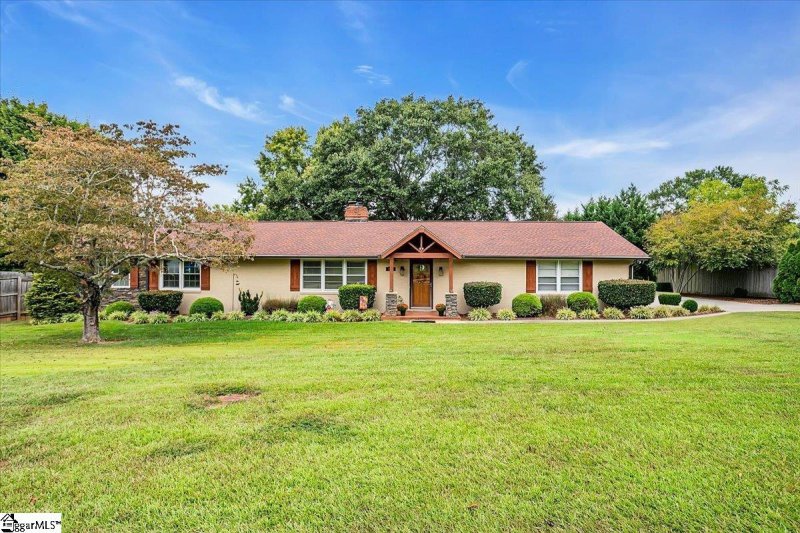 Property image 3 of 106 Carriage Lane in Colonial Acres, Simpsonville, SC 29681