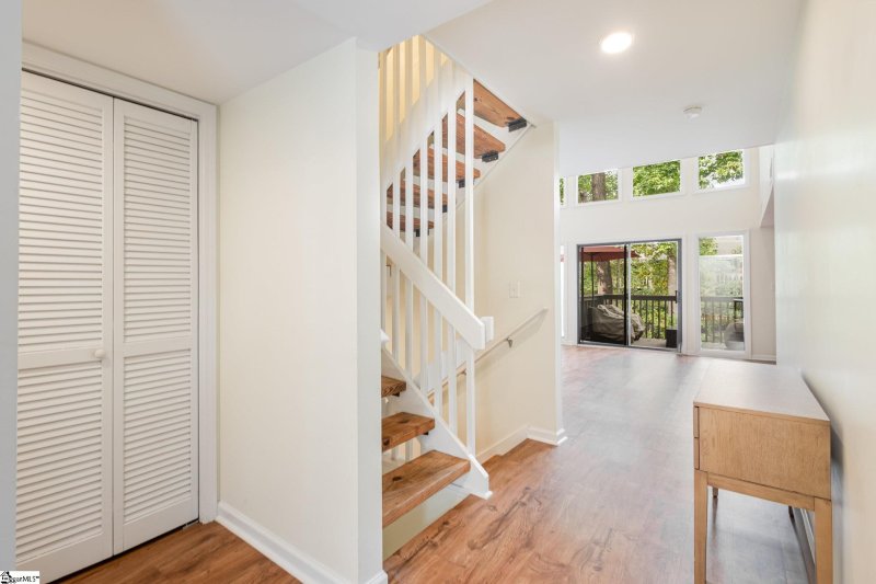 Property image 3 of 161 Ingleoak Lane in Inglewood, Greenville, SC 29615