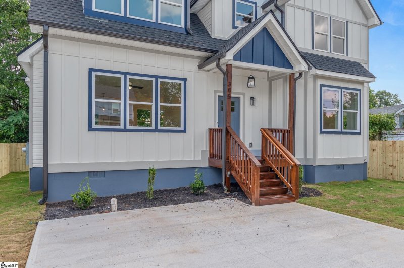 Property image 3 of 305 Valley Street in Downtown, Greenville, SC 29611