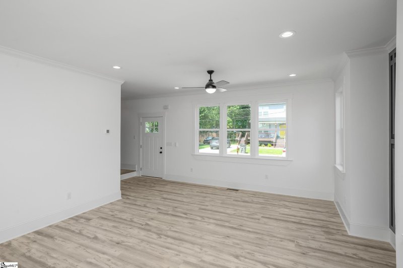 Property image 4 of 305 Valley Street in Downtown, Greenville, SC 29611