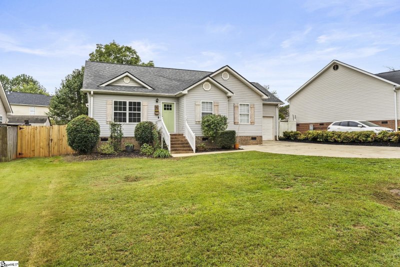 Property image 2 of 104 Brown Drive in Habersham, Easley, SC 29642