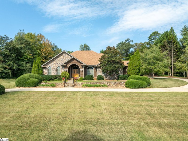 Property image 2 of 105 E Round Hill Road in Green Valley, Greenville, SC 29617