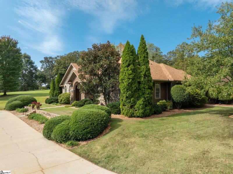 Property image 3 of 105 E Round Hill Road in Green Valley, Greenville, SC 29617