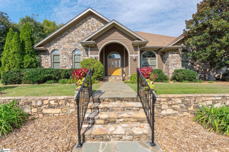 Property image 5 of 105 E Round Hill Road in Green Valley, Greenville, SC 29617