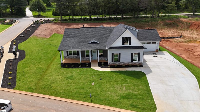 Property image 3 of 101 Powell Court in Hinton Farms, Easley, SC 29640