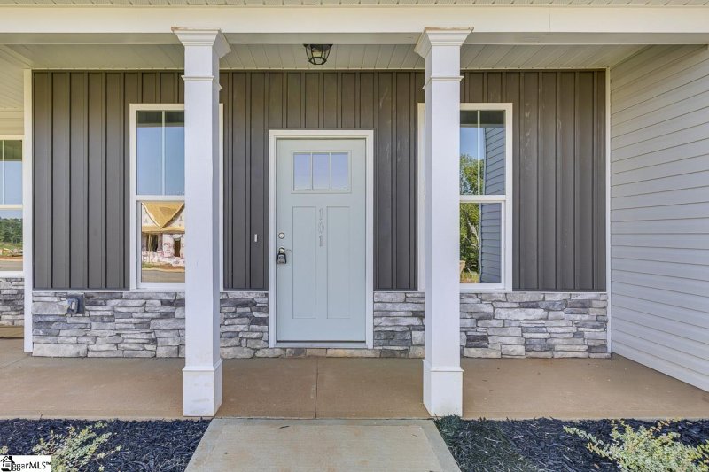 Property image 5 of 101 Powell Court in Hinton Farms, Easley, SC 29640