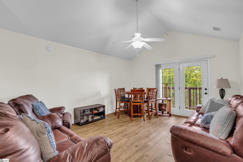 Property image 3 of 1431 Harts Ridge Drive in Harts Cove, Seneca, SC 29678