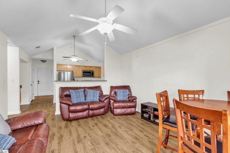 Property image 5 of 1431 Harts Ridge Drive in Harts Cove, Seneca, SC 29678