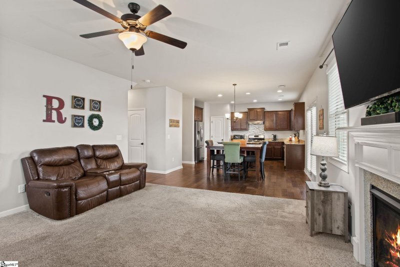 Property image 3 of 200 Marshfield Court in Rose Hill, Easley, SC 29642